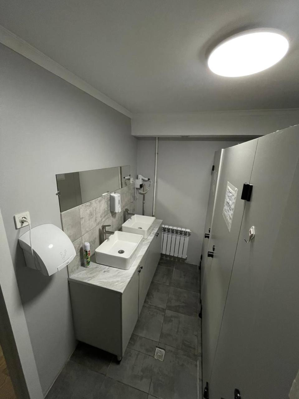 Hostel Nomad الماتي المظهر الخارجي الصورة
