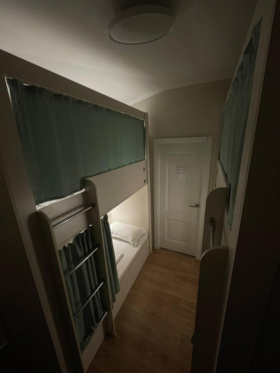 Hostel Nomad الماتي المظهر الخارجي الصورة