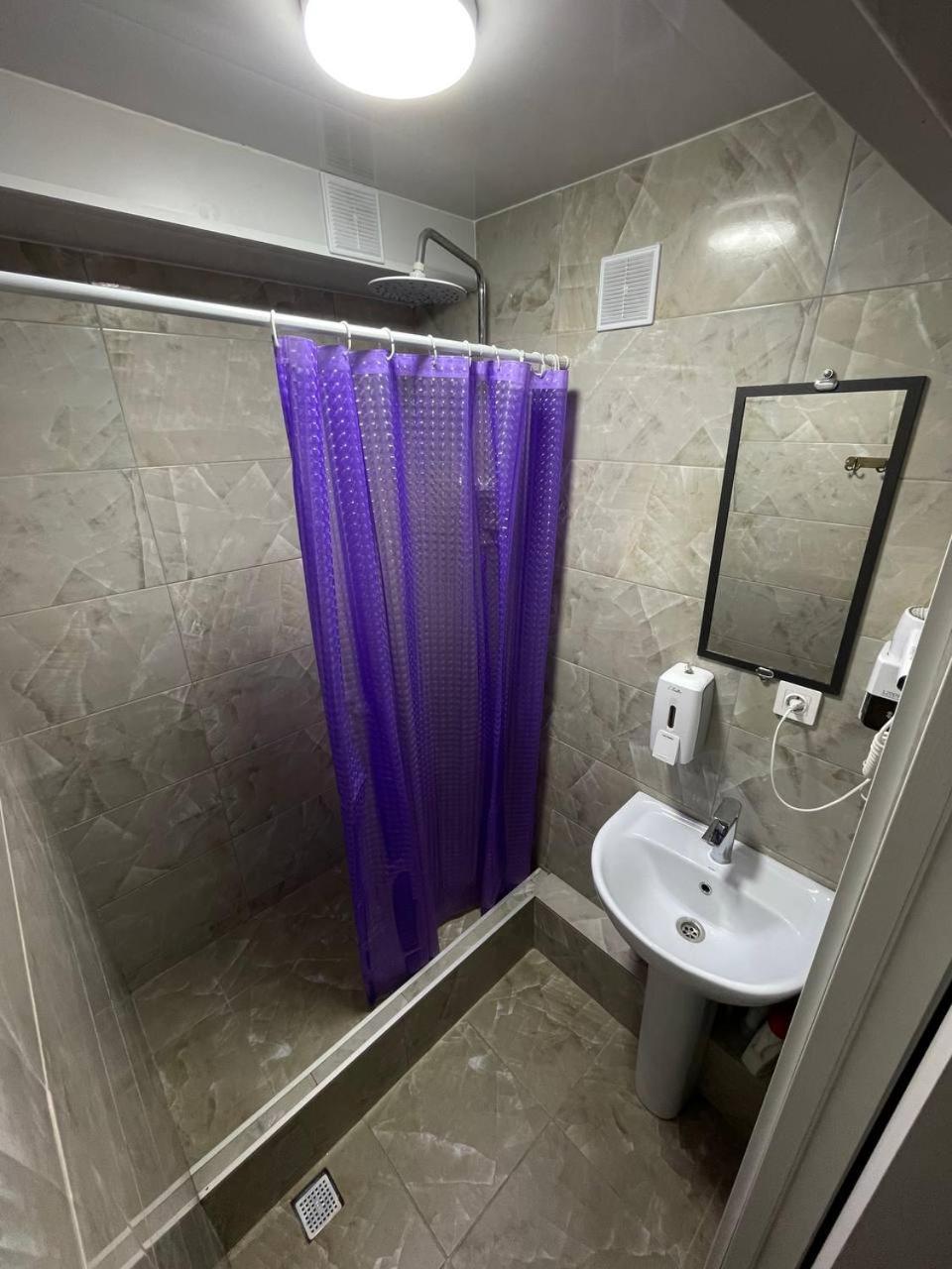 Hostel Nomad الماتي المظهر الخارجي الصورة